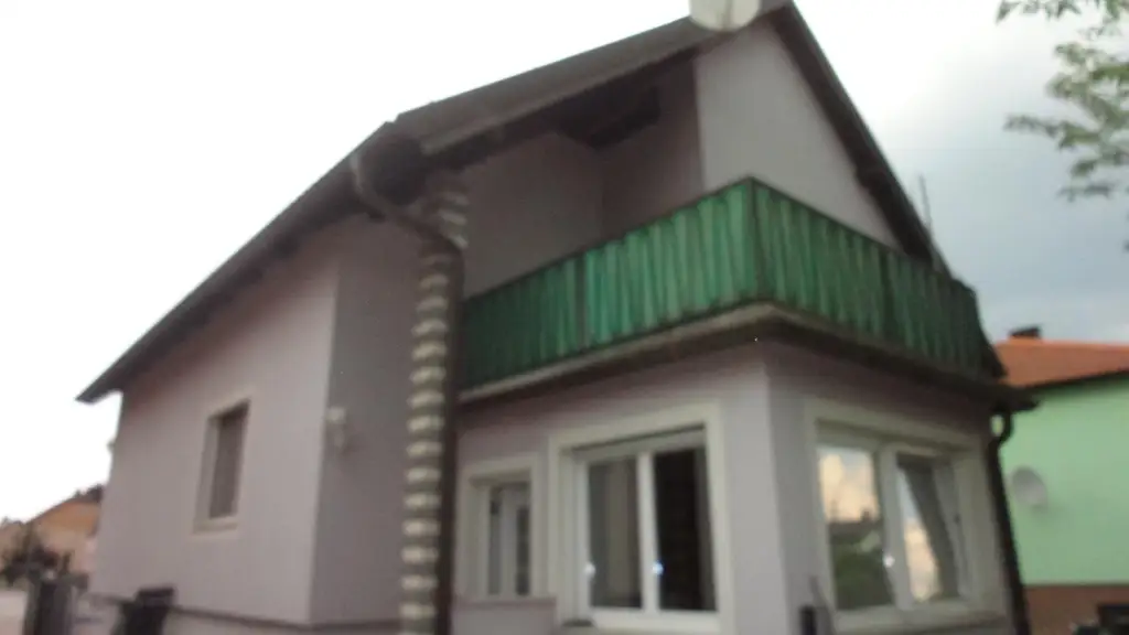 * Gelegenheit *  Einfamilienhaus mit viel Wohnfläche, Keller und Garten!