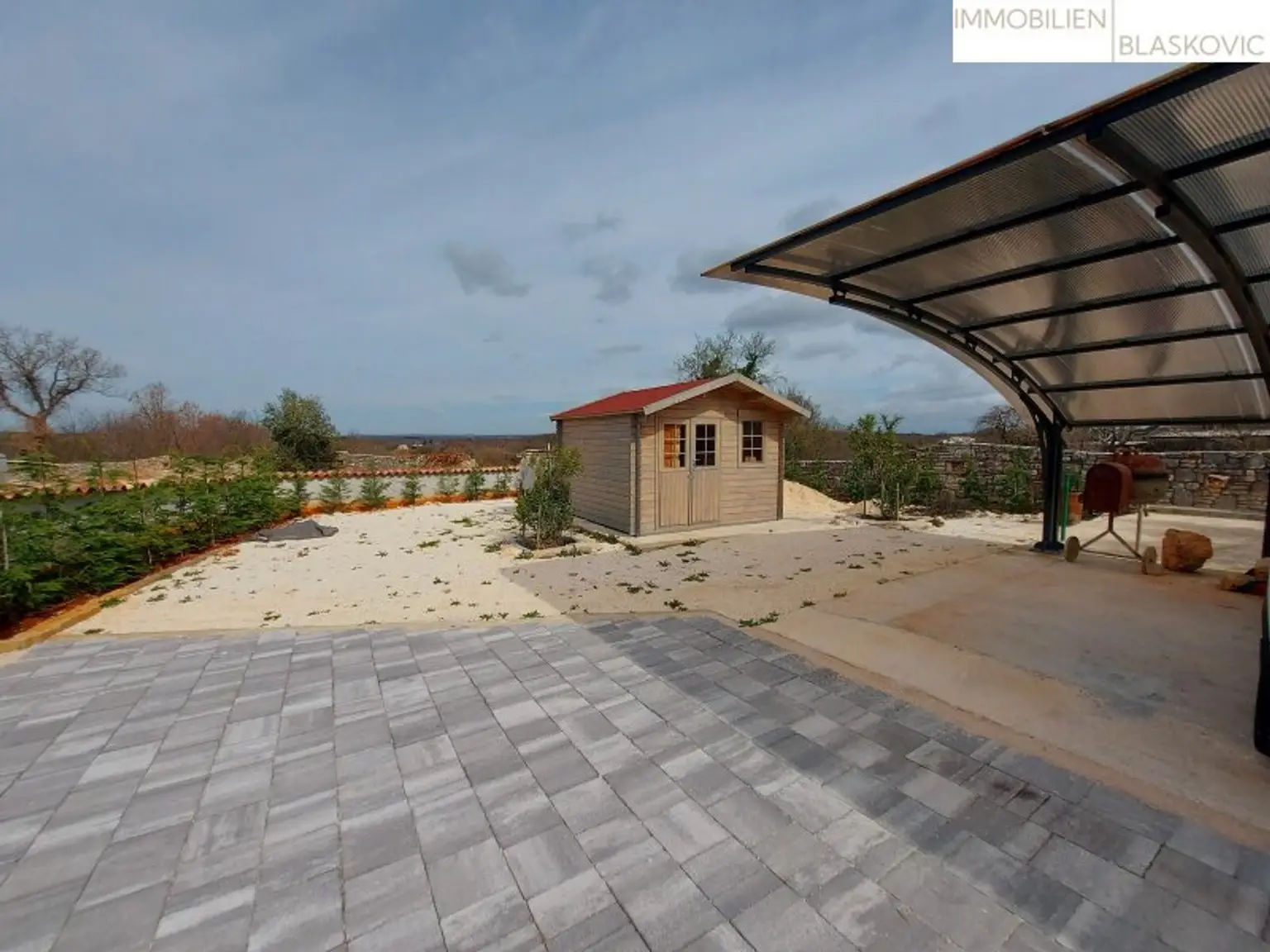 Sehr geräumige Villa mit Swimmingpool