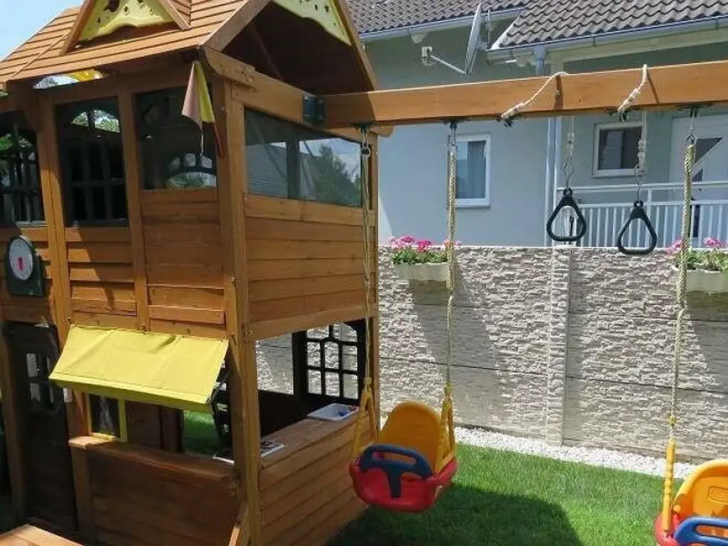 Traumhaft LUXURIÖS AUSGESSTATTETES SMART EFH in Leopoldsdorf: Wfl. 196m², 6 Zimmer, Balkon & Terrasse! + PHOTOVOLTAIK ANLAGE mit STROMSPEICHER + beheizter POOL  + GARAGE + GRILLPLATZ +