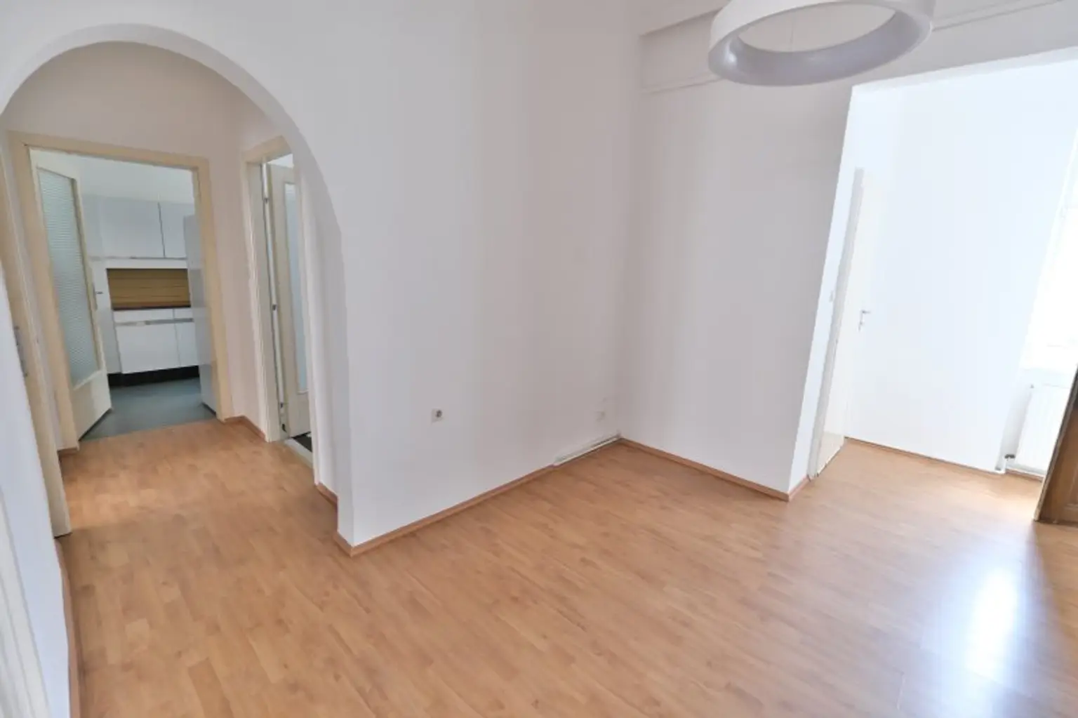 Antonigasse UNBEFRISTETE 2 Zimmer-Wohnung mit KFZ-Stellplatz im Haus