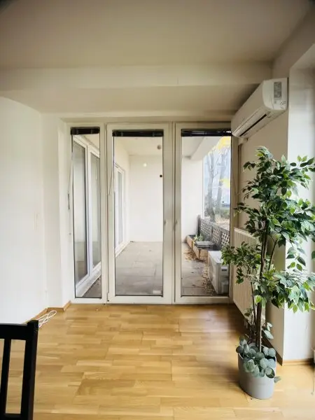 Vielseitig nutzbare, sanierte Praxis / Wohnung in zentraler Bahnhofsnähe in Brunn am Gebirge – Kauf oder Miete möglich!