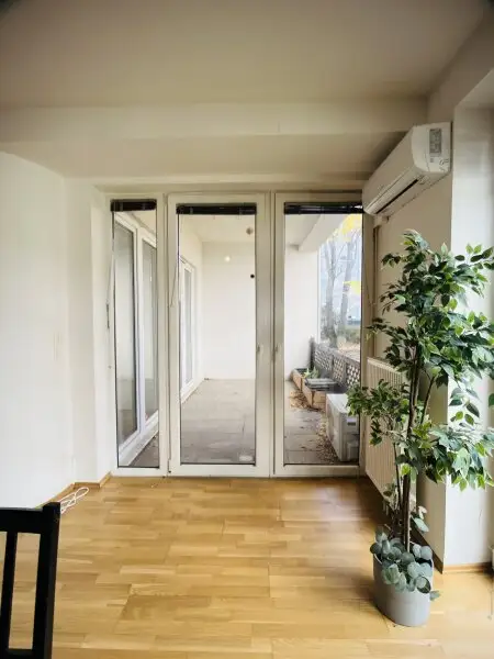 Vielseitig nutzbare, sanierte Praxis / Wohnung in zentraler Bahnhofsnähe in Brunn am Gebirge – Kauf oder Miete möglich!