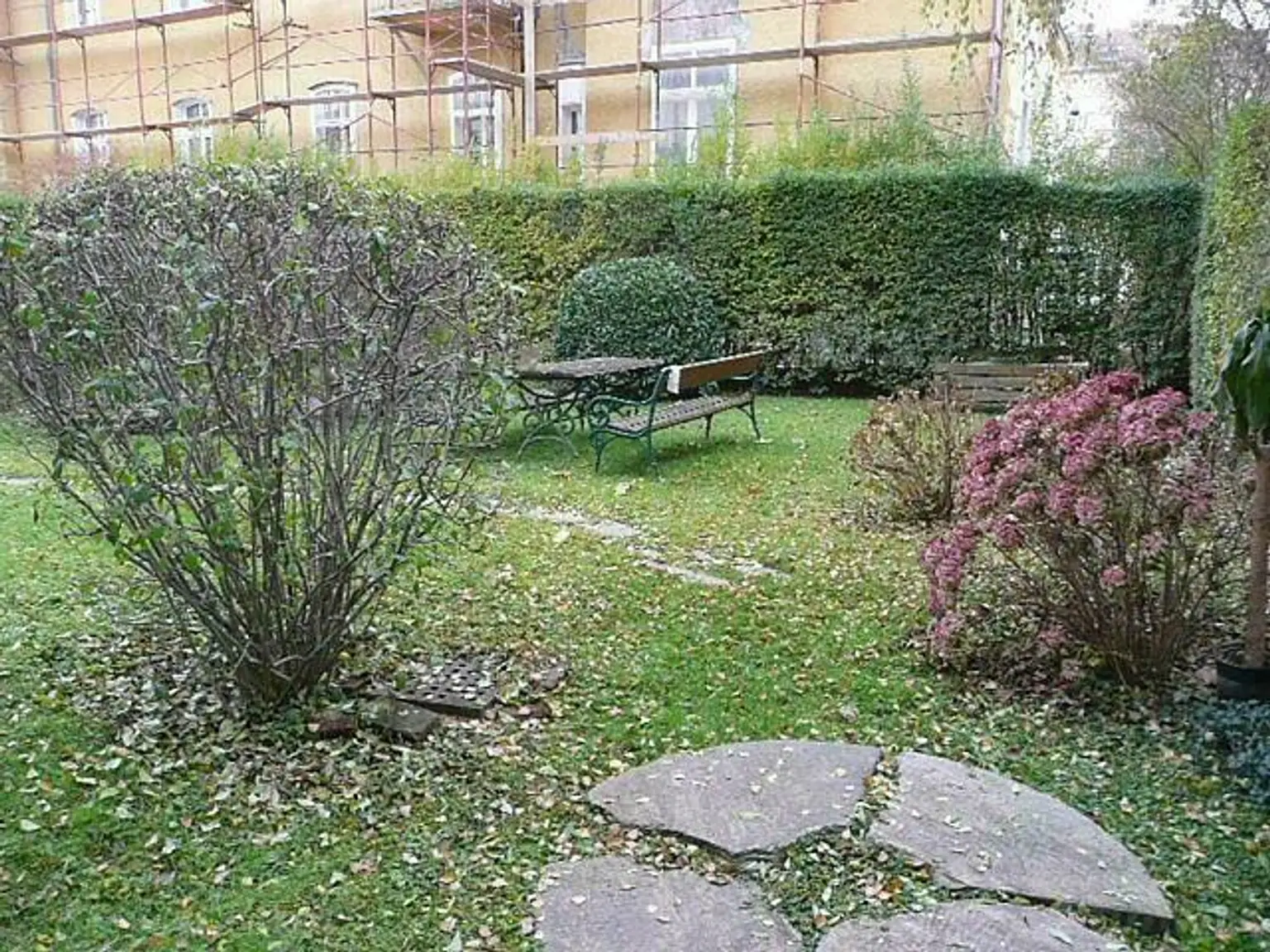 Sanierte 2-Zimmer DG-Wohnung mit Gartennutzung bei UNI und LKH