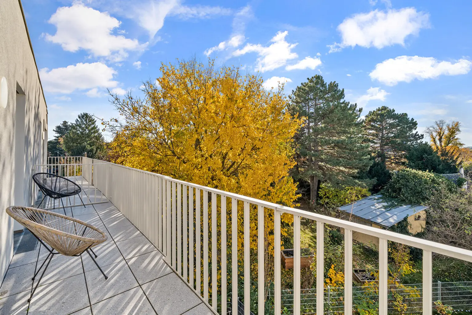 Sehr helle DG-Wohnung direkt bei der Alten Donau