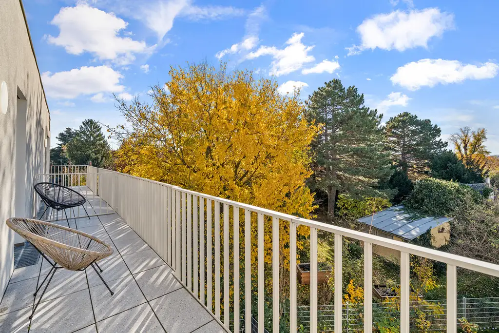 Sehr helle DG-Wohnung direkt bei der Alten Donau