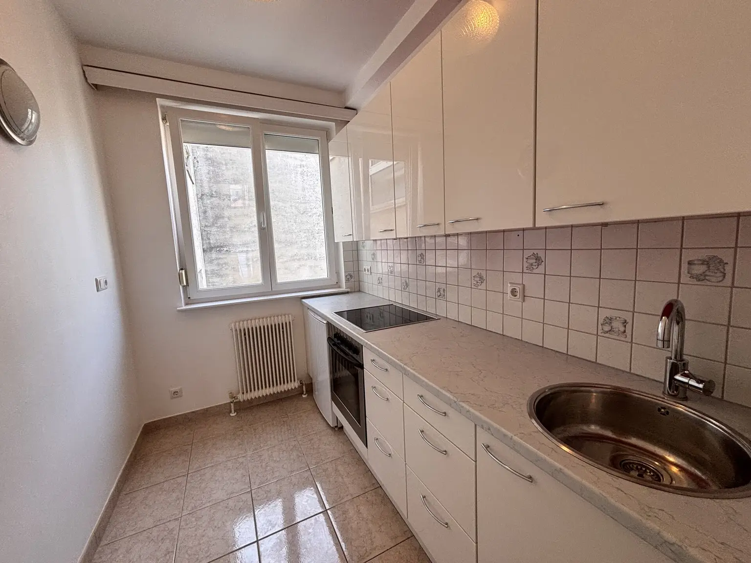 3 ZIMMER + Parkplatz  im ZENTRUM!!!