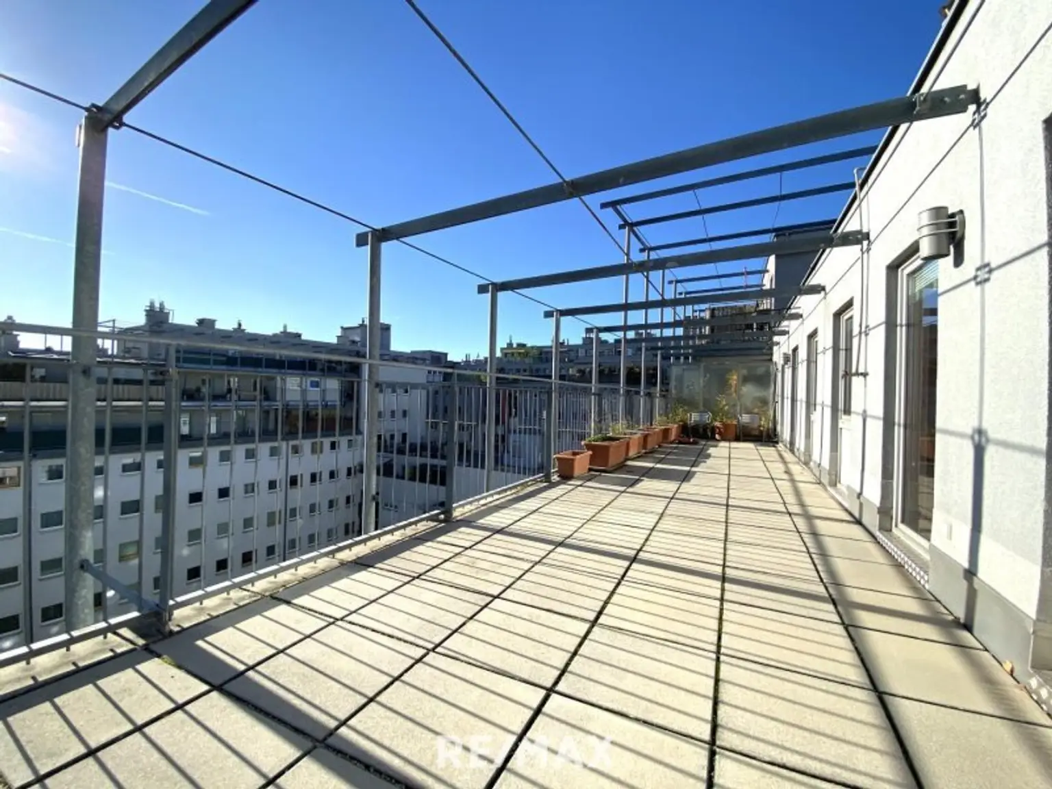 DG-Wohnung mit 2 Terrassen auf Wohnebene und phänomenalem Fernblick über Wien