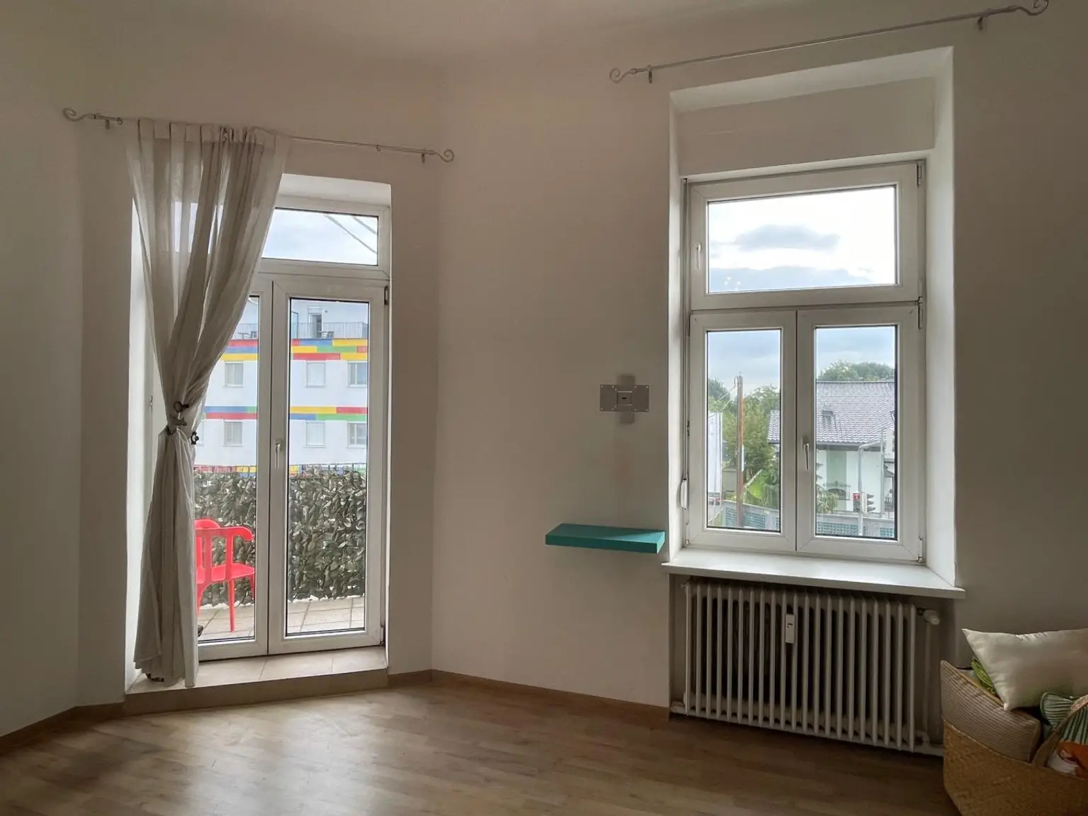 Wohnung mit Balkon und Abstellplatz, an der Hauptstrasse, 2 Zimmer + Küche