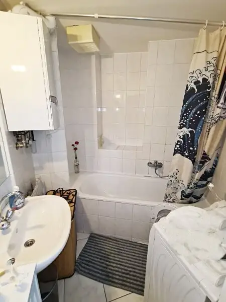 NASCHMARKT-NÄHE, FERNBLICK, 55 m2 Dachgeschoss mit Terrasse, Wohnküche, 1 Zimmer, Galerie, Wannenbad, Parketten, Eggerthgasse