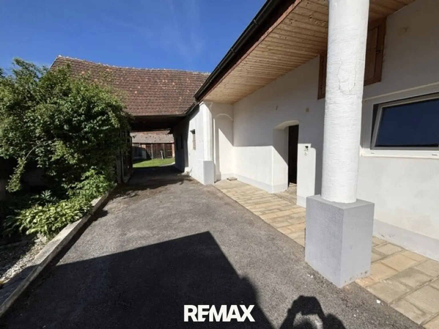 Top sanierter Langstreckhof mit großzügigen Nebengebäuden!
