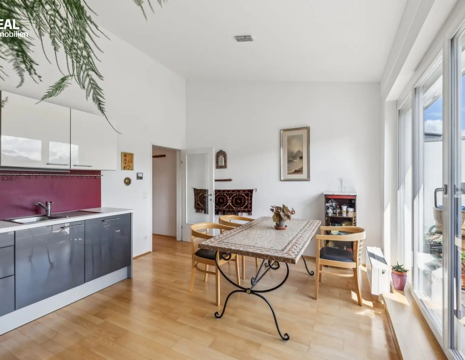 Jung. Grün. Gut angebunden - Stylische Wohnung in Rif