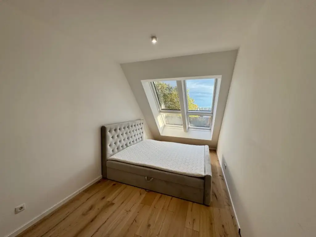 Monthly Rental! Luxury Living! Penthouse! Skyline+Kahlenberg View! Terrasse! Garage!