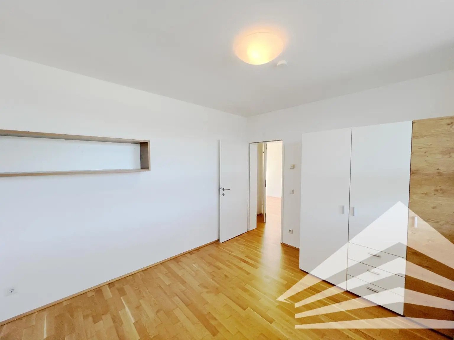 SQUADRO - teilmöblierte westseitige 3-Zimmer Wohnung mit Balkon in zentraler Lage!