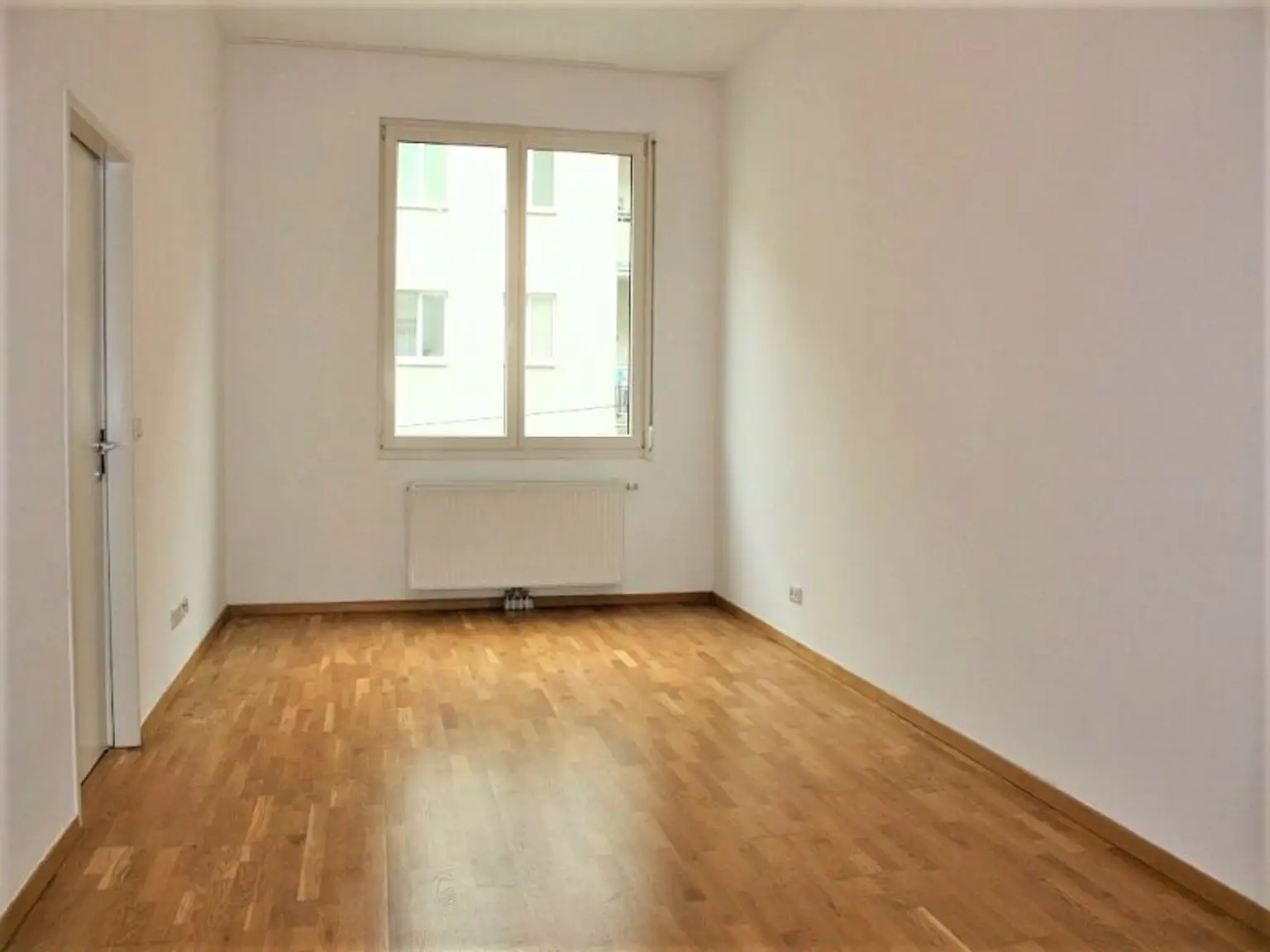 HOLBEINGASSE, 68 m2 Altbau, Wohnküche, 2 Zimmer, WG-geeignet, Komplettküche, Wannenbad, Parketten, 4. Liftstock