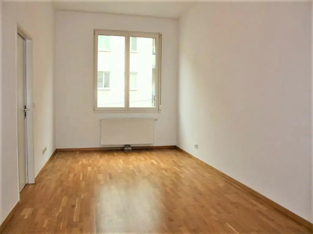 HOLBEINGASSE, 68 m2 Altbau, Wohnküche, 2 Zimmer, WG-geeignet, Komplettküche, Wannenbad, Parketten, 4. Liftstock