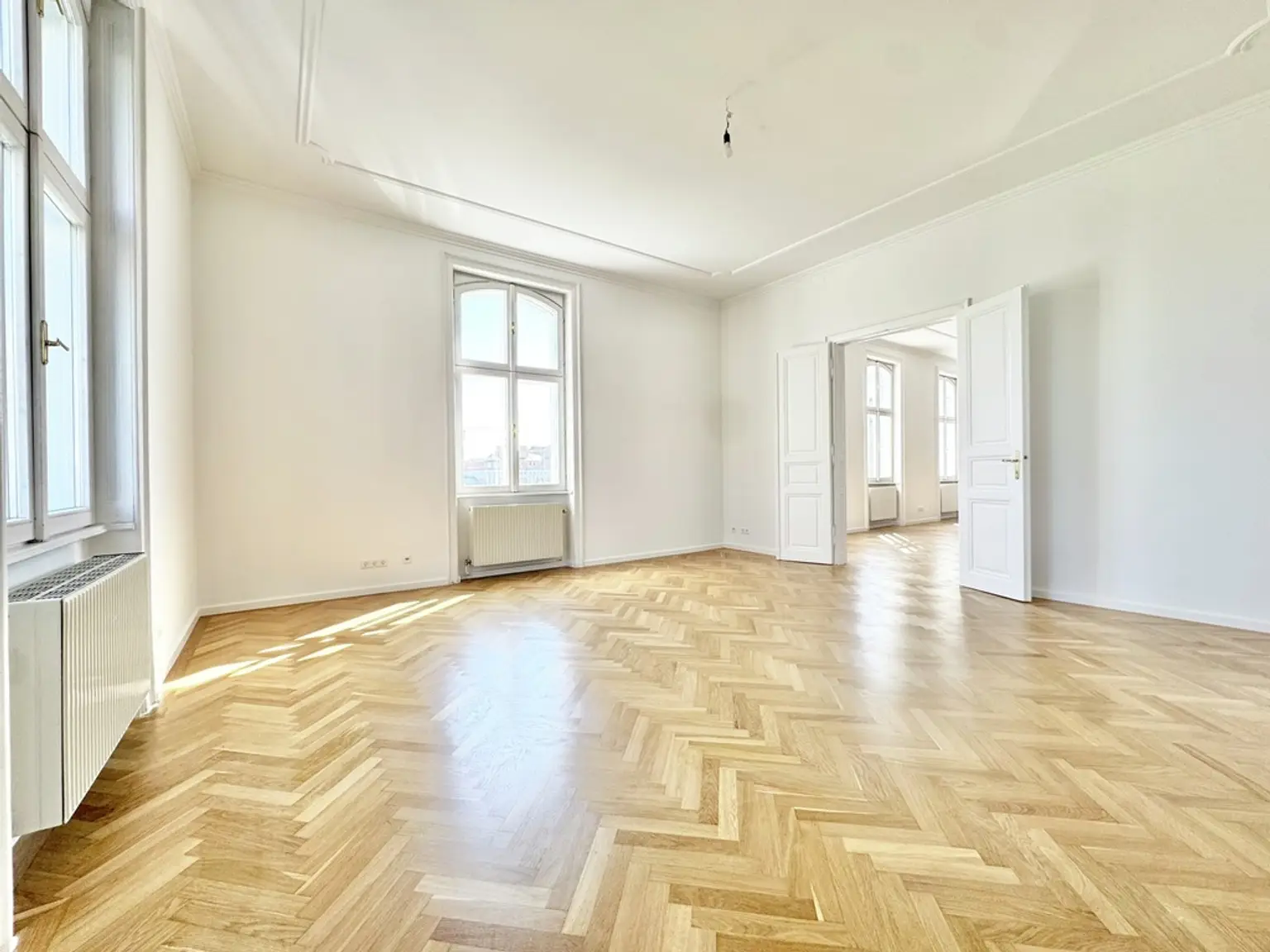 TOPLAGE NÄHE LYCEE | REPRÄSENTATIVE ALTBAUWOHNUNG | HELLE 3 ZIMMER | U-BAHN-NÄHE