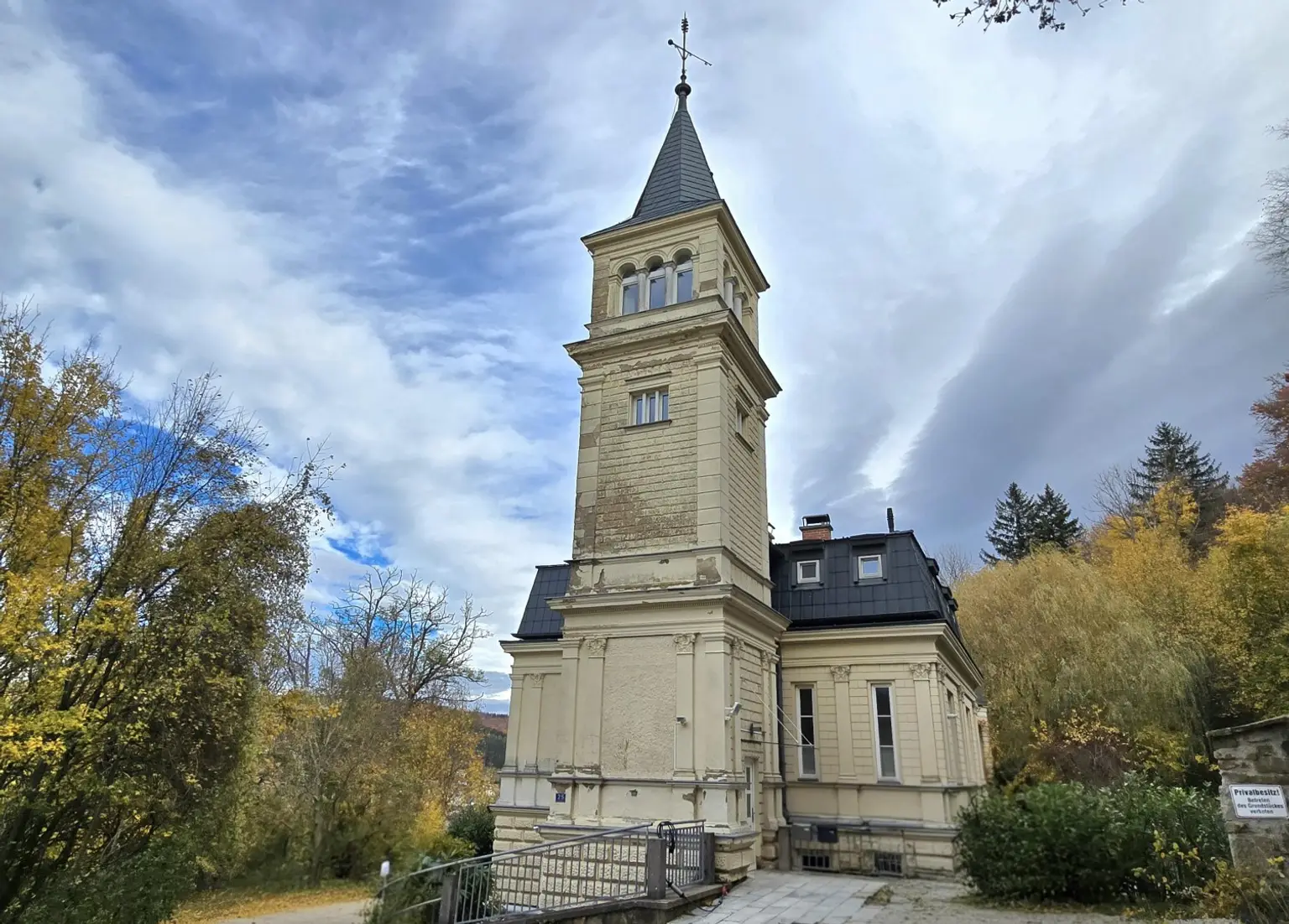 "Wohnen mit Geschichte – Gartenwohnung im Turmhaus Pressbaum"