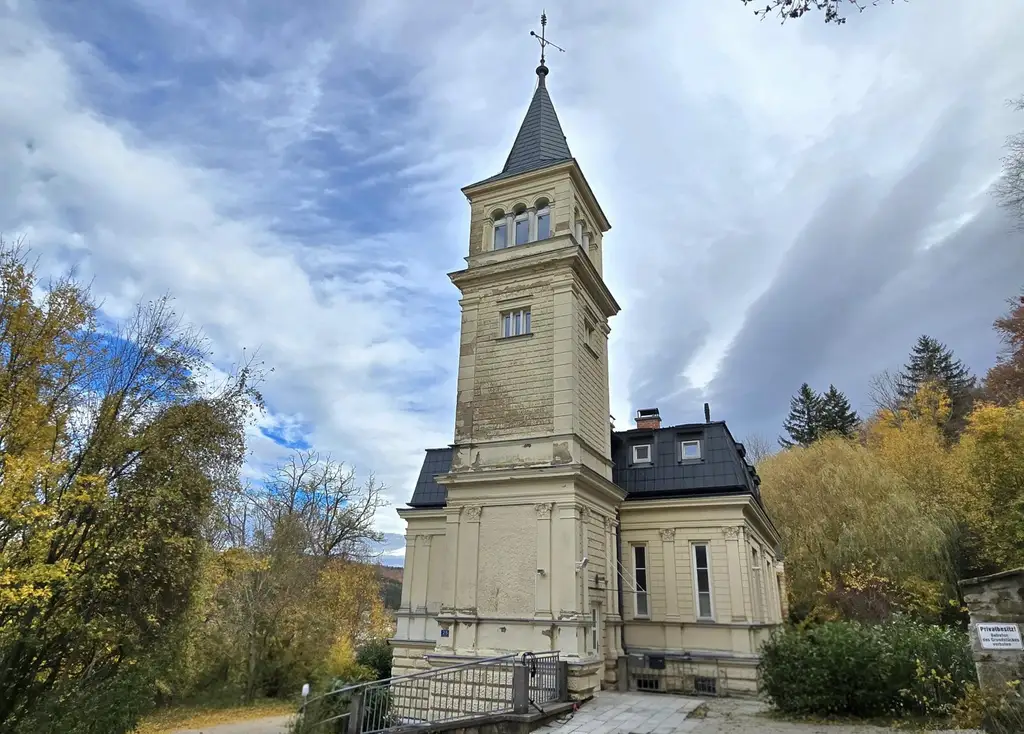 "Wohnen mit Geschichte – Gartenwohnung im Turmhaus Pressbaum"