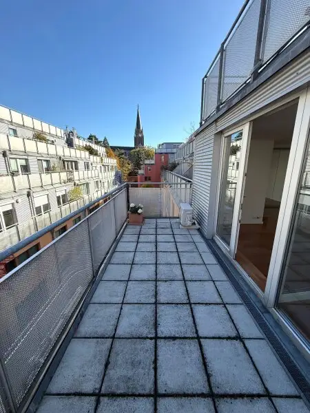 Erfüllen Sie sich ihren DG-Traum - 1 Gartenterrasse mit ca. 100 m² + 5 zusätzliche Terrassen mit gesamt ca. 50 m² + 1 Garagenplatz im Eigentum
