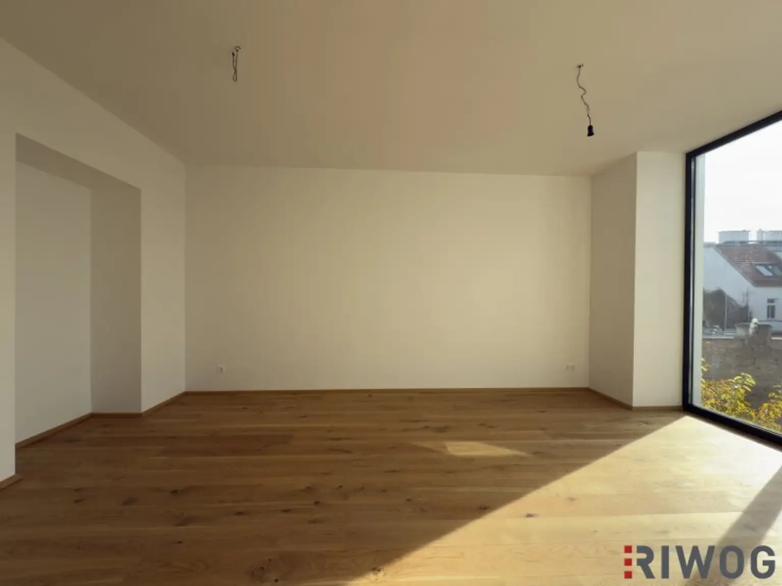 HERBSTAKTION - NEUE PREISE |  3-Zimmer Altbauwohnung mit großzügiger Verglasung und südseitigem Innenhofbalkon  | Fernwärme