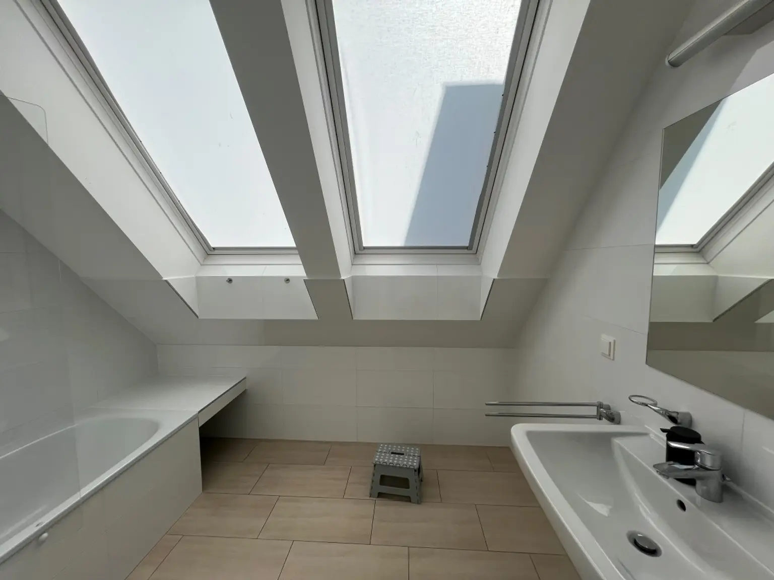 4u | TRAUMHAFTE Dachgeschosswohnung - Top Zustand, Terrasse mit Ausblick | Prima Service Immobilien