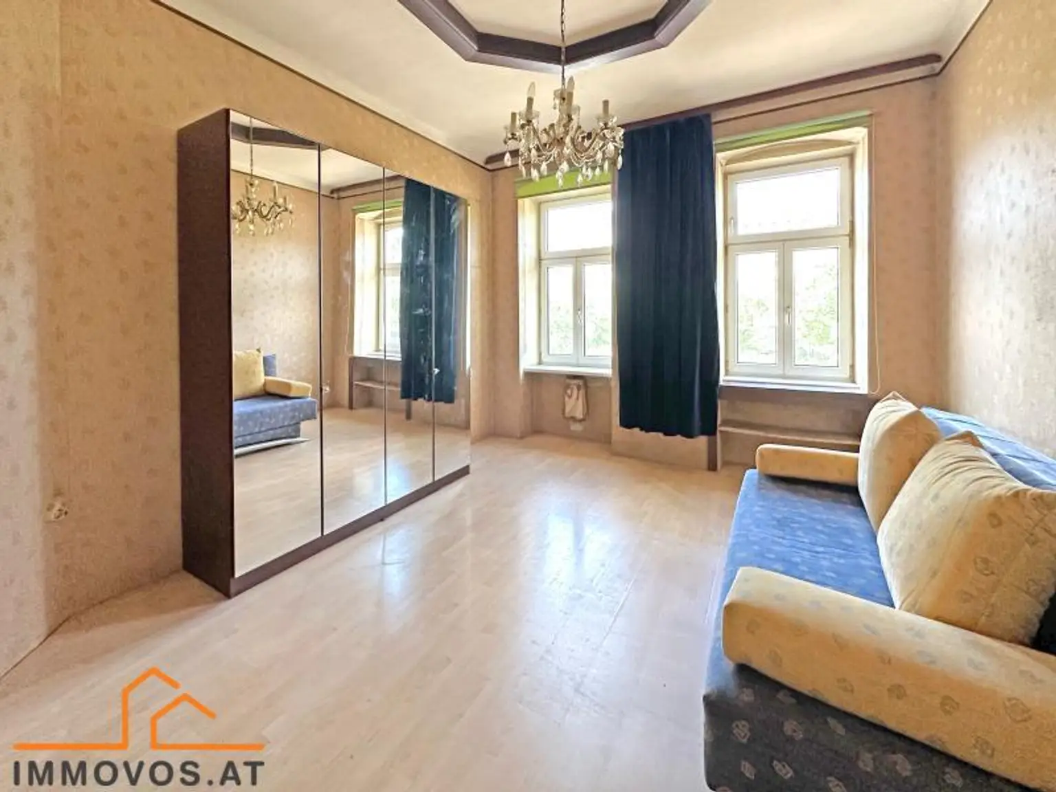 sanierungsbedürftige WOHNUNG - ALTBAU - schönes HAUS