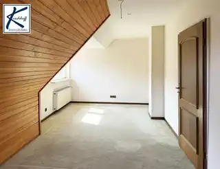 Kind Wohnung OG und DG
