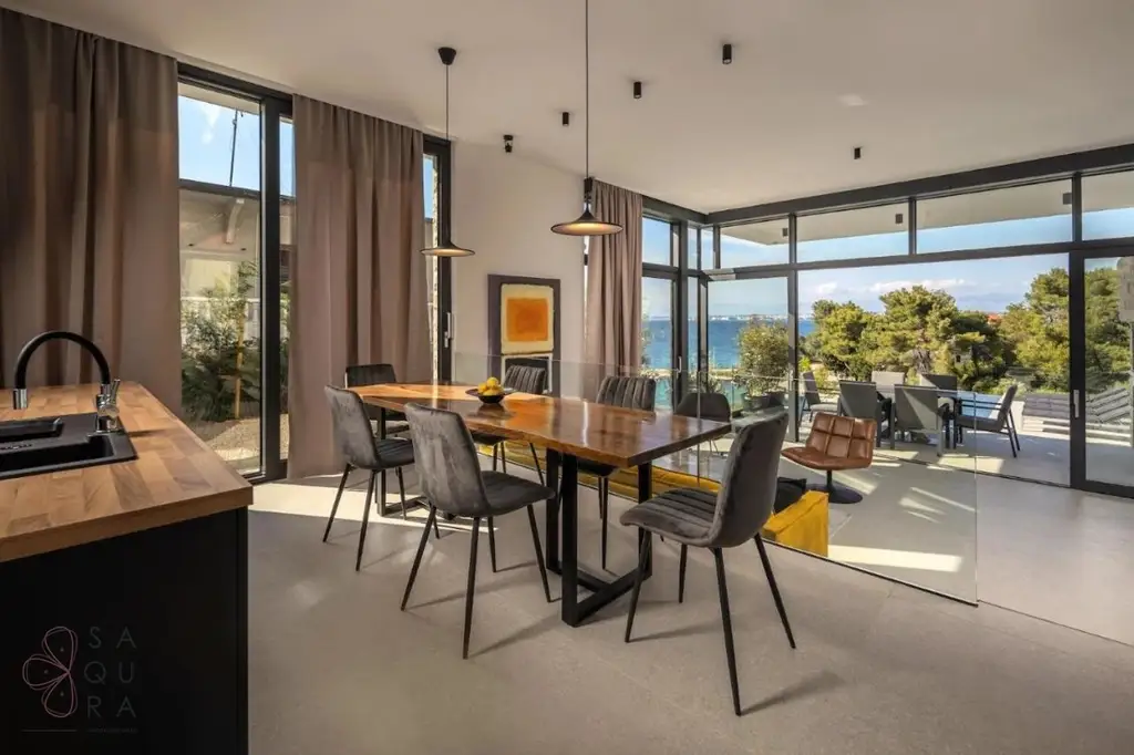 Stilvoll investieren – Exklusive Seafront-Villa auf Ugljan mit Meerblick & Vermietungspotenzial