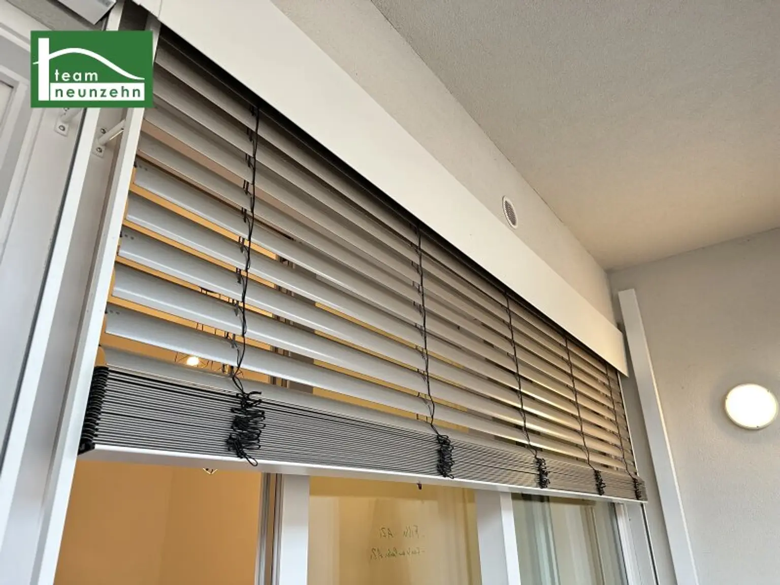 Traumhafte Wohnung in Ruhelage mit 2 Terrassen, Klimaanlage und hochwertiger Ausstattung! Nahe Straßenbahn, S-Bahn und vielen Geschäften!