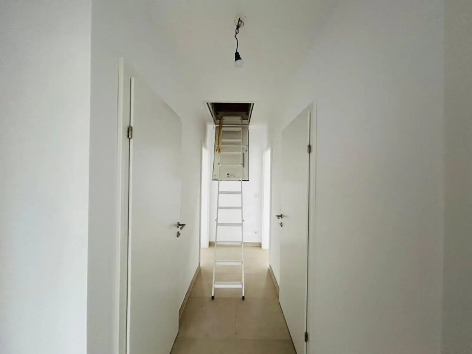 Traumhafte Doppelhaushälfte - Erstbezug, 5 Zimmer, Garten, Terrasse, 2 Stellplätze - Nähe Bahnhof!