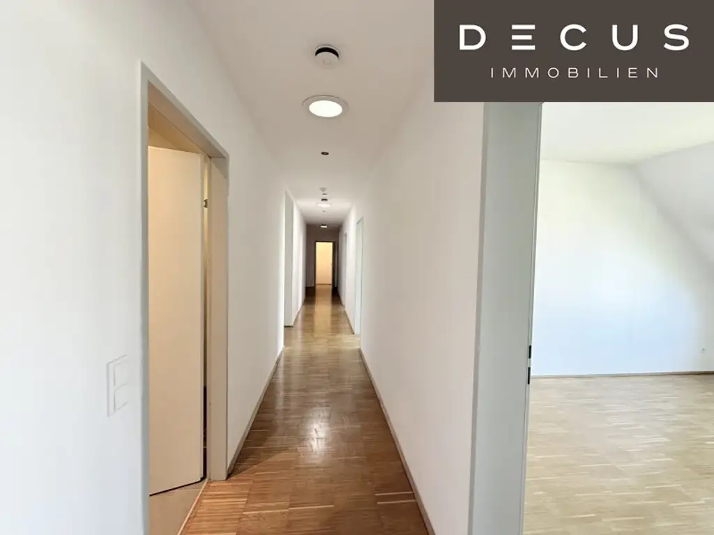 / 4 ZIMMER/ ZENTRAL BEGEHBAR/ VERFÜGBAR AB 1.07.2025 / DACHGESCHOSS / TERRASSE