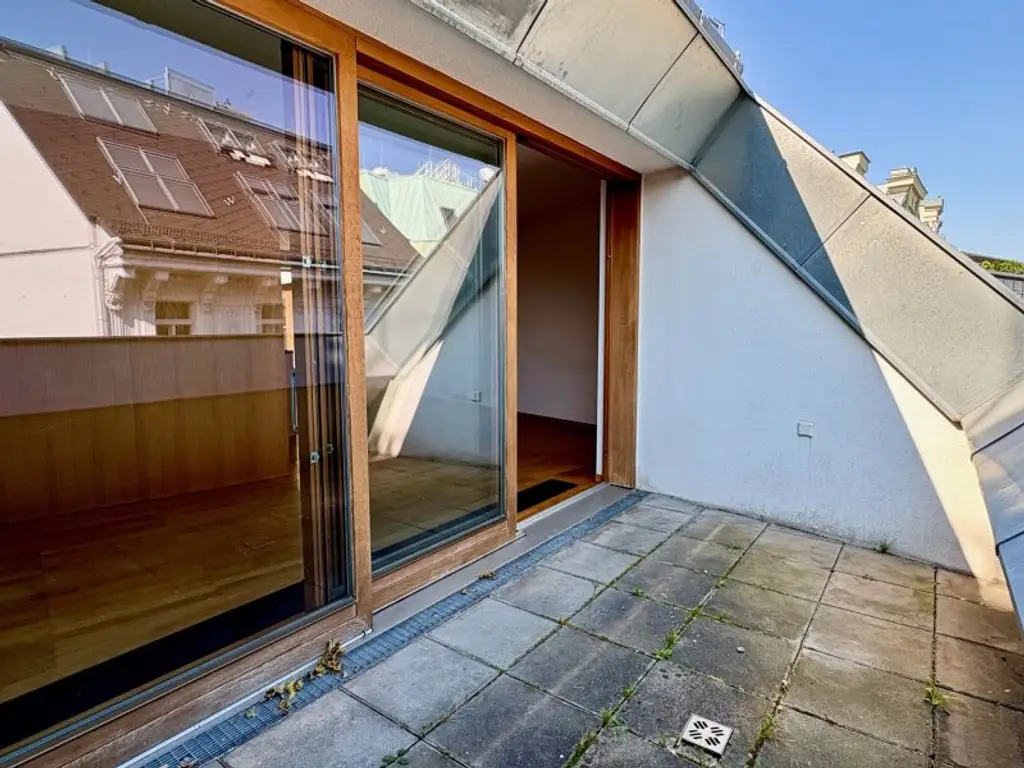 DG-WOHNUNG MIT PRIVATER TERRASSE NÄHE STEPHANSPLATZ