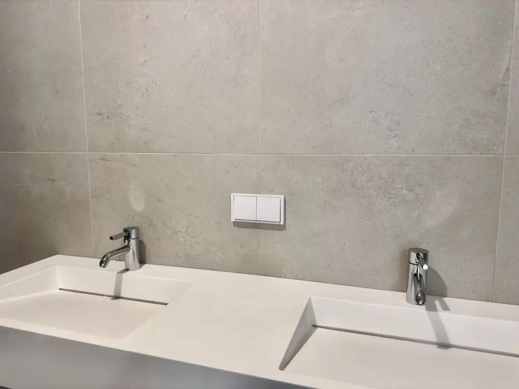 Provisionsfrei und fertig: Luxuriöse Balkonwohnung für Naturliebhaber! Ruhig und einzigartig