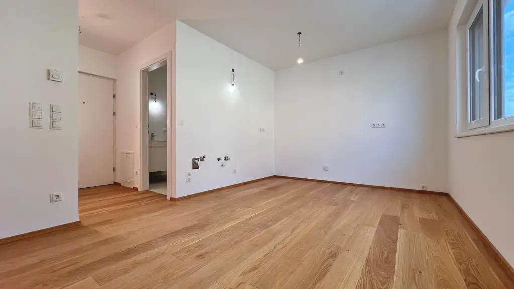 Erstbezug – kompakte 2-Zimmer-Wohnung mit Loggia, Luft-Wärmepumpe & PV-Anlage