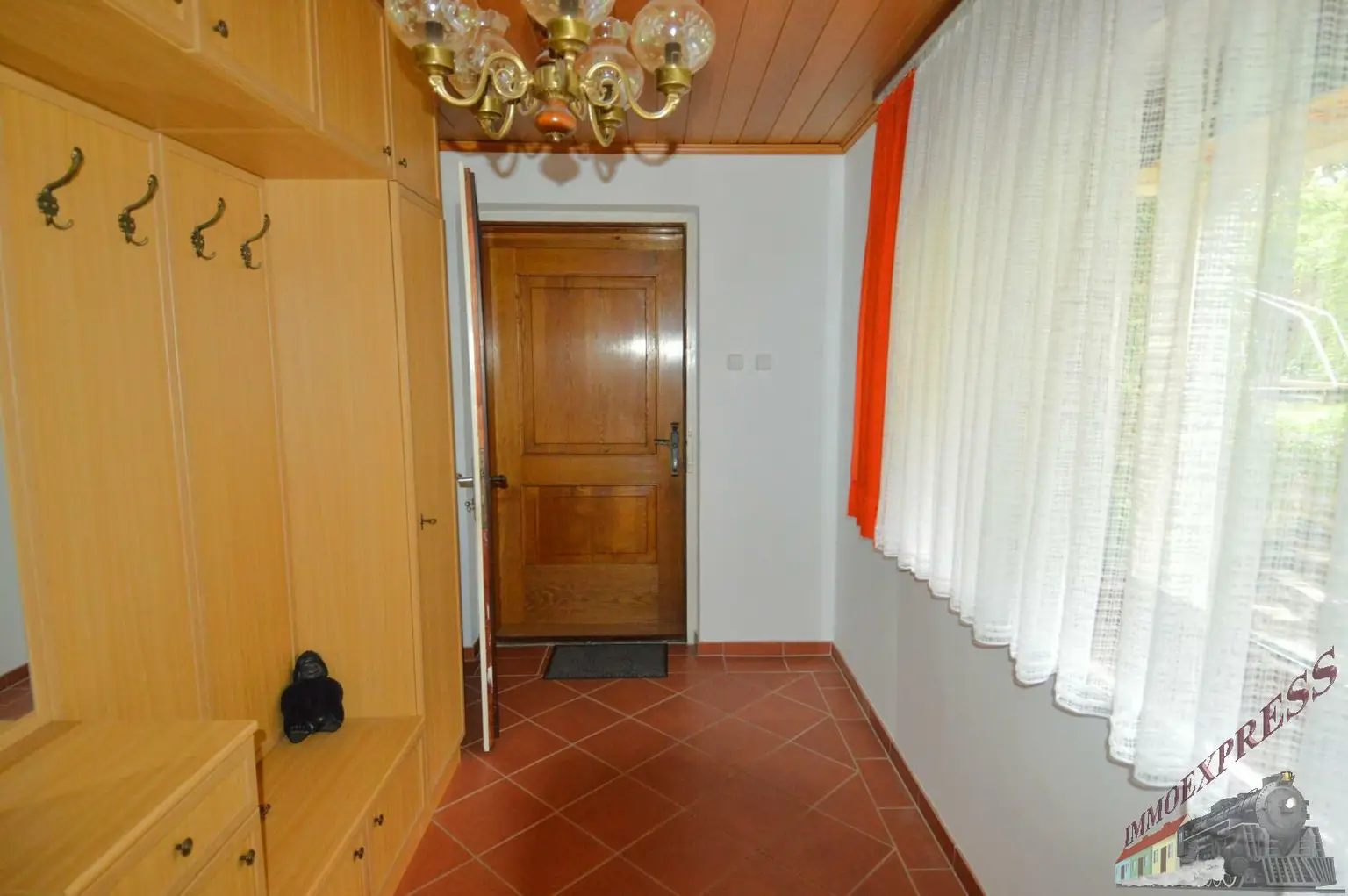Ein-/ Zweifamilienhaus in ruhiger Aussichtslage
