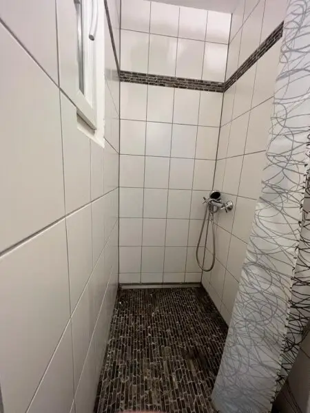 Mitten im wirtschaftlichen Herzen von Simmering nahe U3 Enkplatz: 6 Zimmer (inkl. Büro) mit sehr guter Rendite!