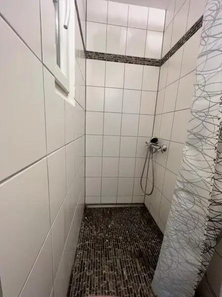 Mitten im wirtschaftlichen Herzen von Simmering nahe U3 Enkplatz: 6 Zimmer (inkl. Büro) mit sehr guter Rendite!