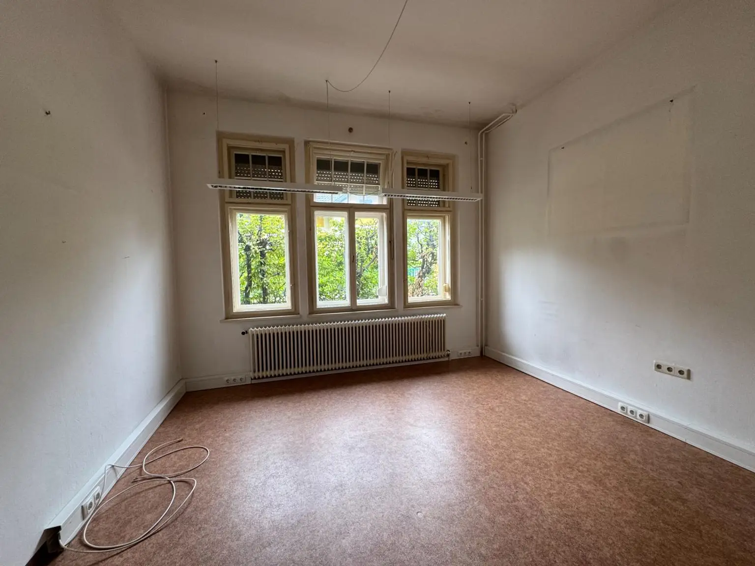 Charmante Villa - mit viel Potenzial und Geschichte auf großem Grund