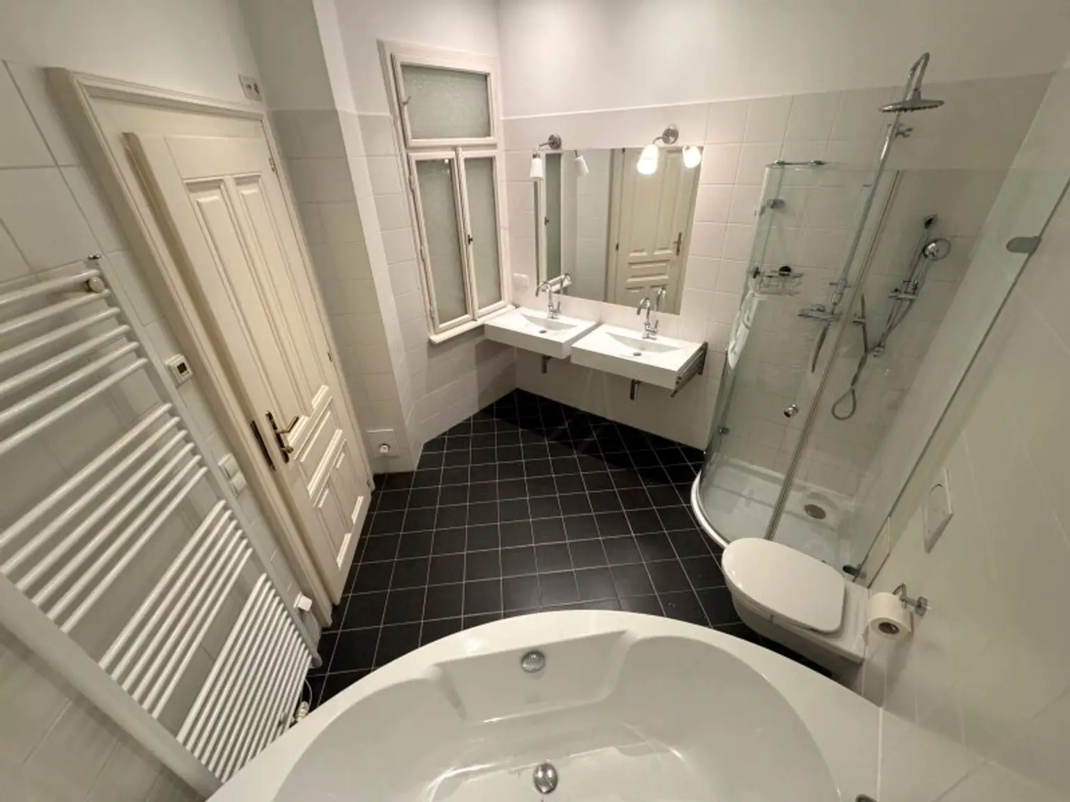 Charmanter Altbau in Gersthof - 4-Zimmer-Wohnung mit Garten in Zinsvilla