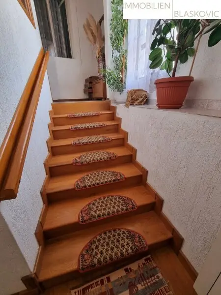 Steinhaus mit drei separaten Wohneinheiten und wunderbarem Meerblick - Kastelir-Labinci