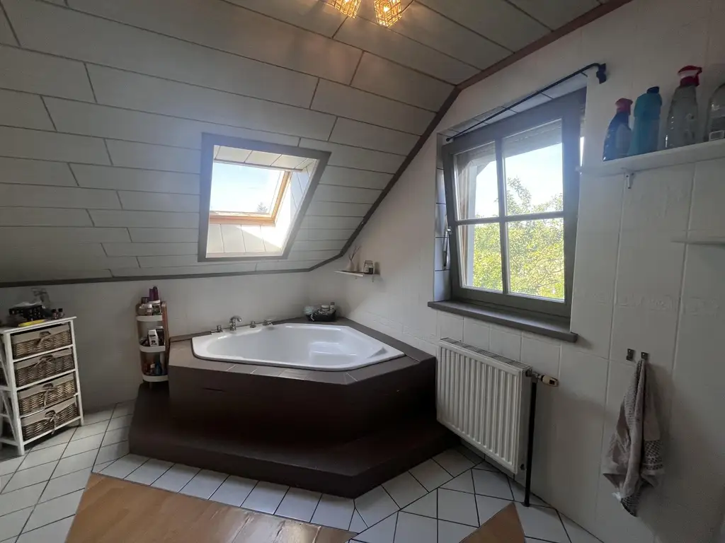"Solides, Charmantes Haus mit Garten und Pool"