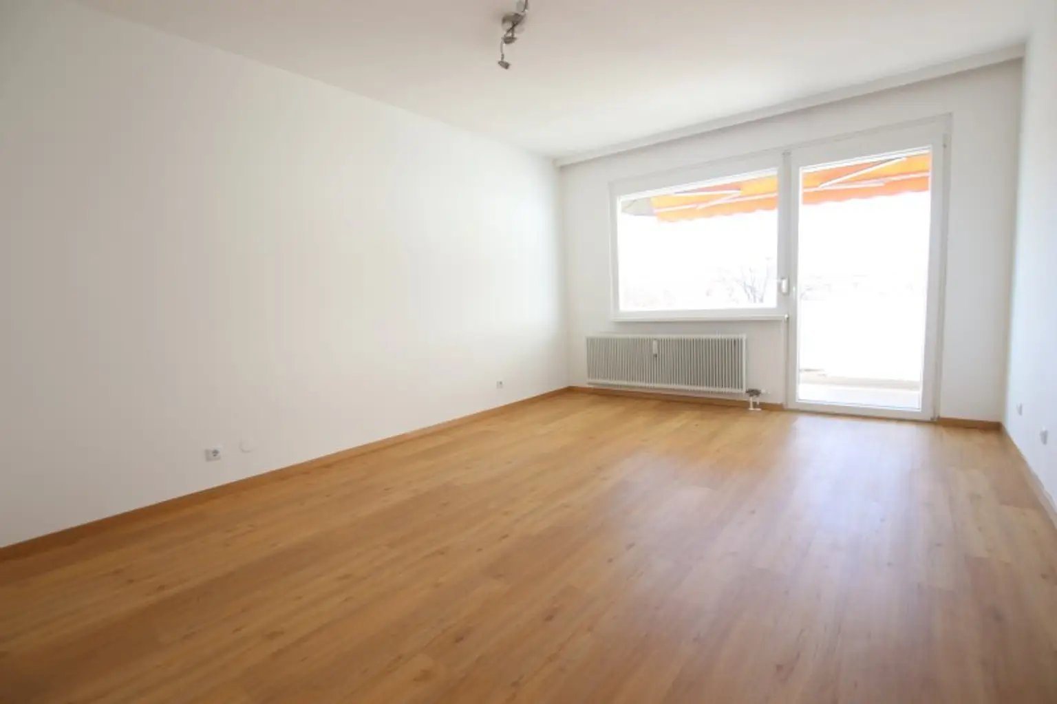 Schöne sanierte 2 Zimmer Wohnung mit Loggia in Waidmannsdorf - Lodengasse