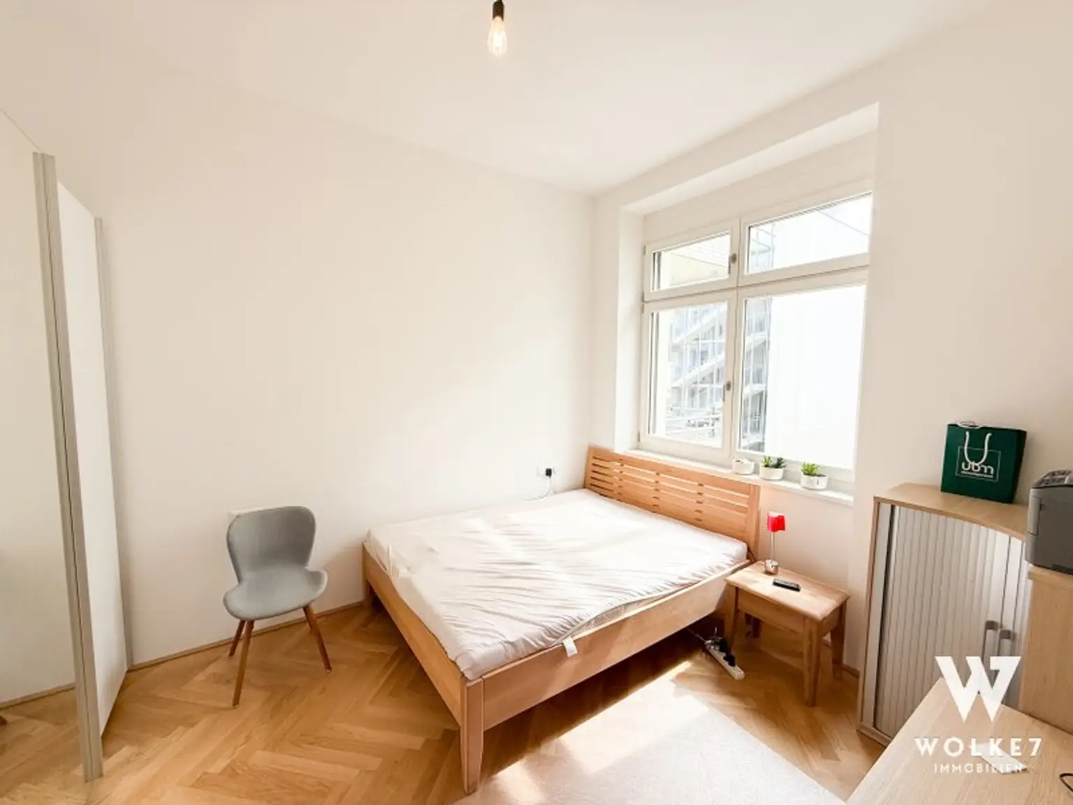 Klassischer Altbau trifft modernen Luxus – Helle kernsanierte 2-Zimmer-Wohnung mit Balkon & Tiefgarage in bester Lage von Margareten