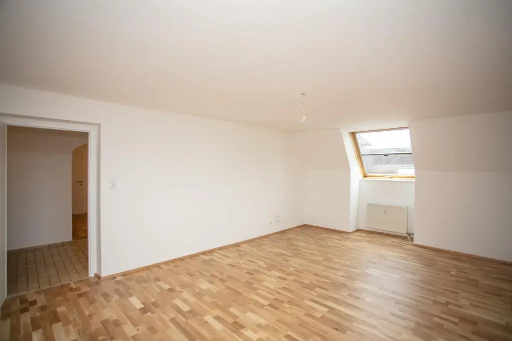 Neu adaptierte DG-Wohnung mit Terrasse und Tiefgarage