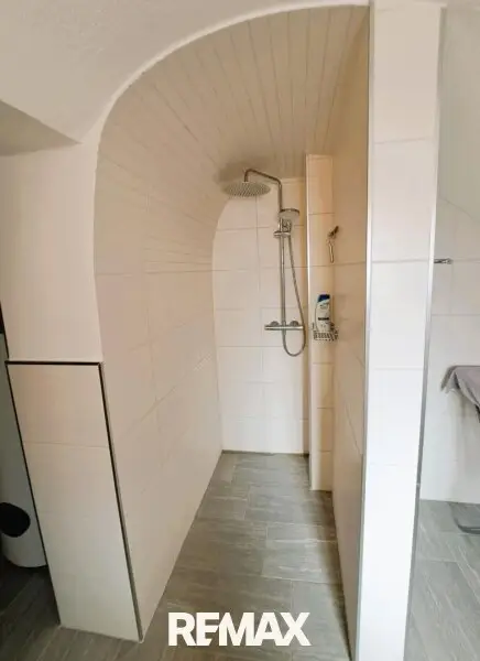 Regendusche im EG-Badezimmer