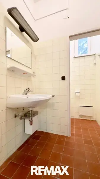 WC und Waschmöglichkeit