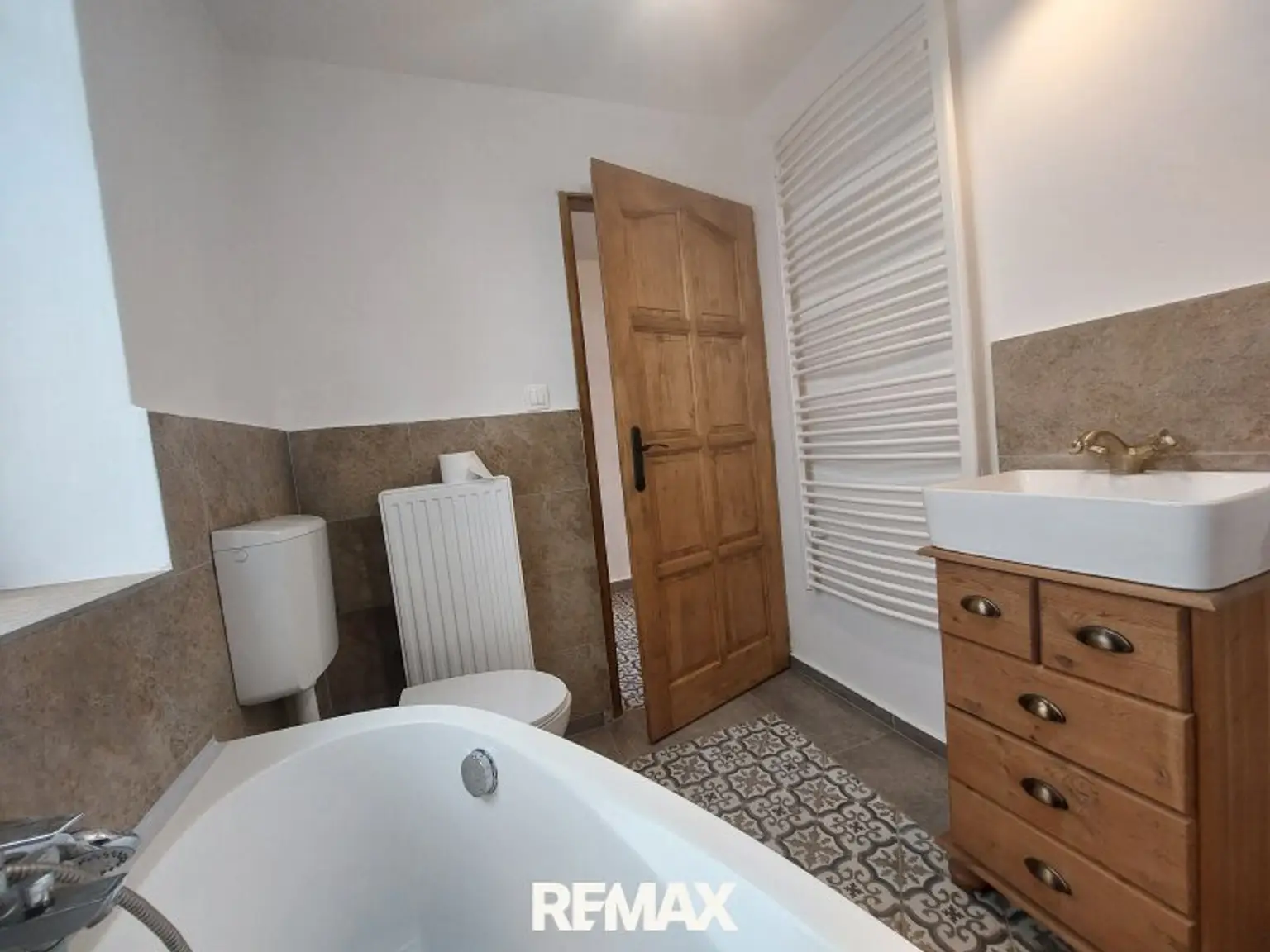 Badezimmer mit Badewanne