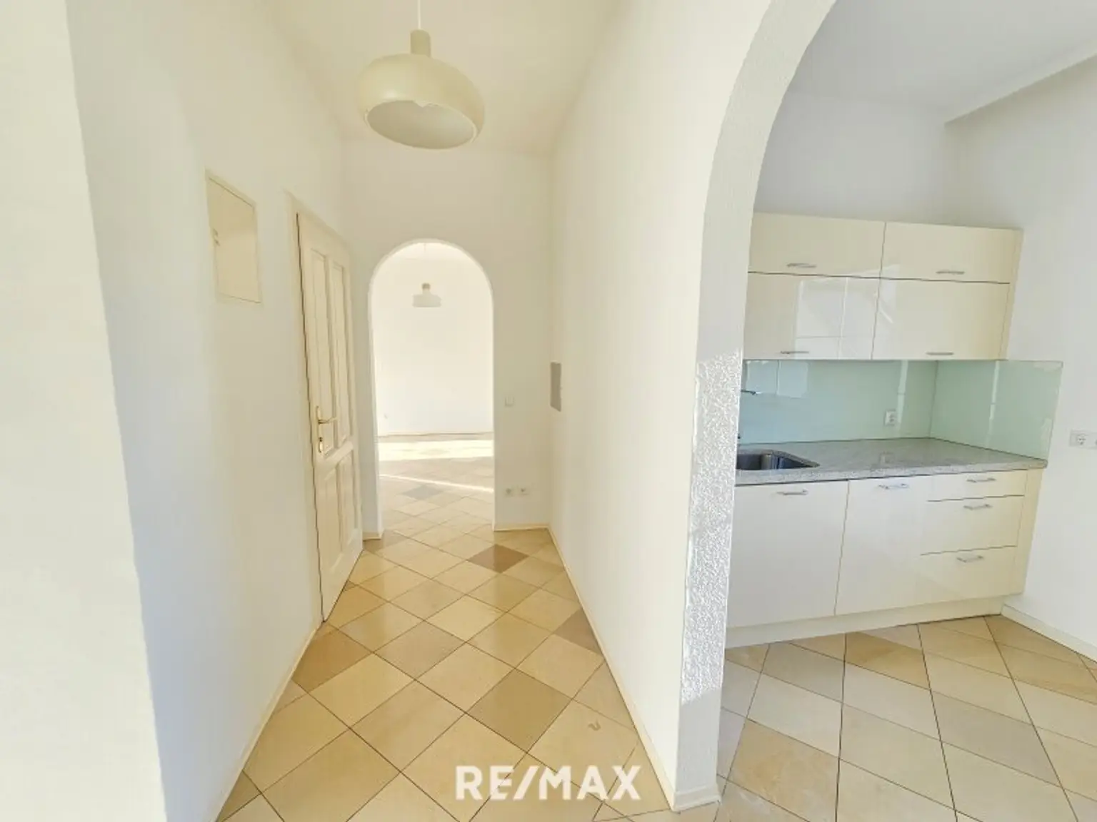 Von der Küche ins Wohnzimmer