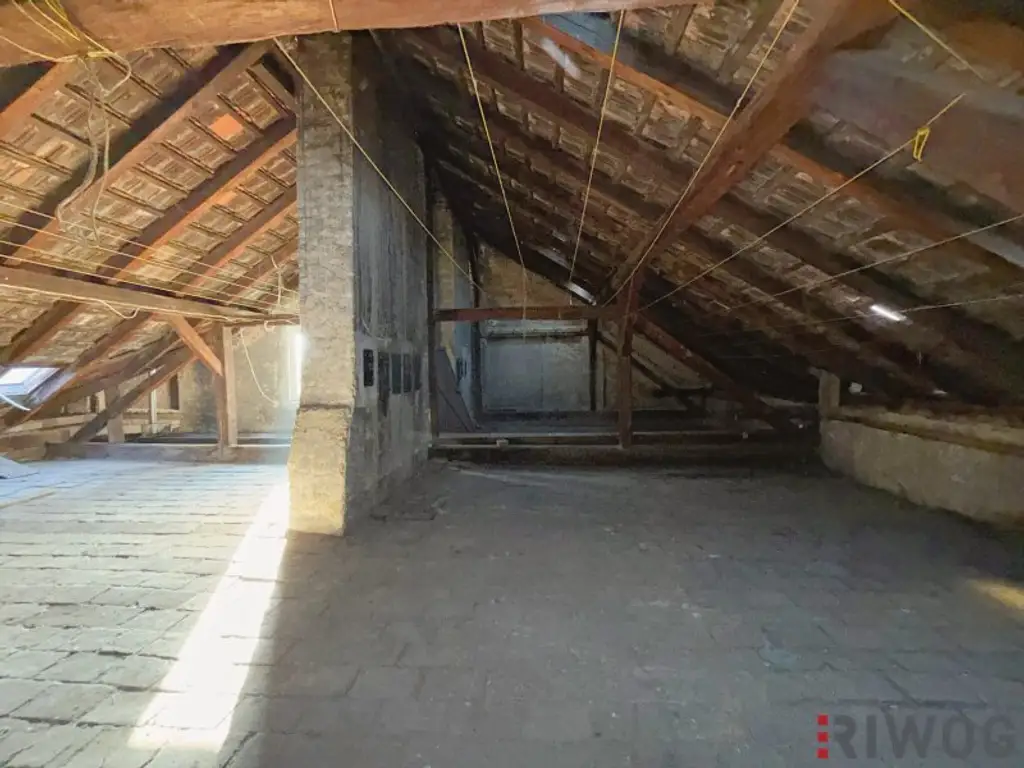 Baubewilligter Rohdachboden nahe U3