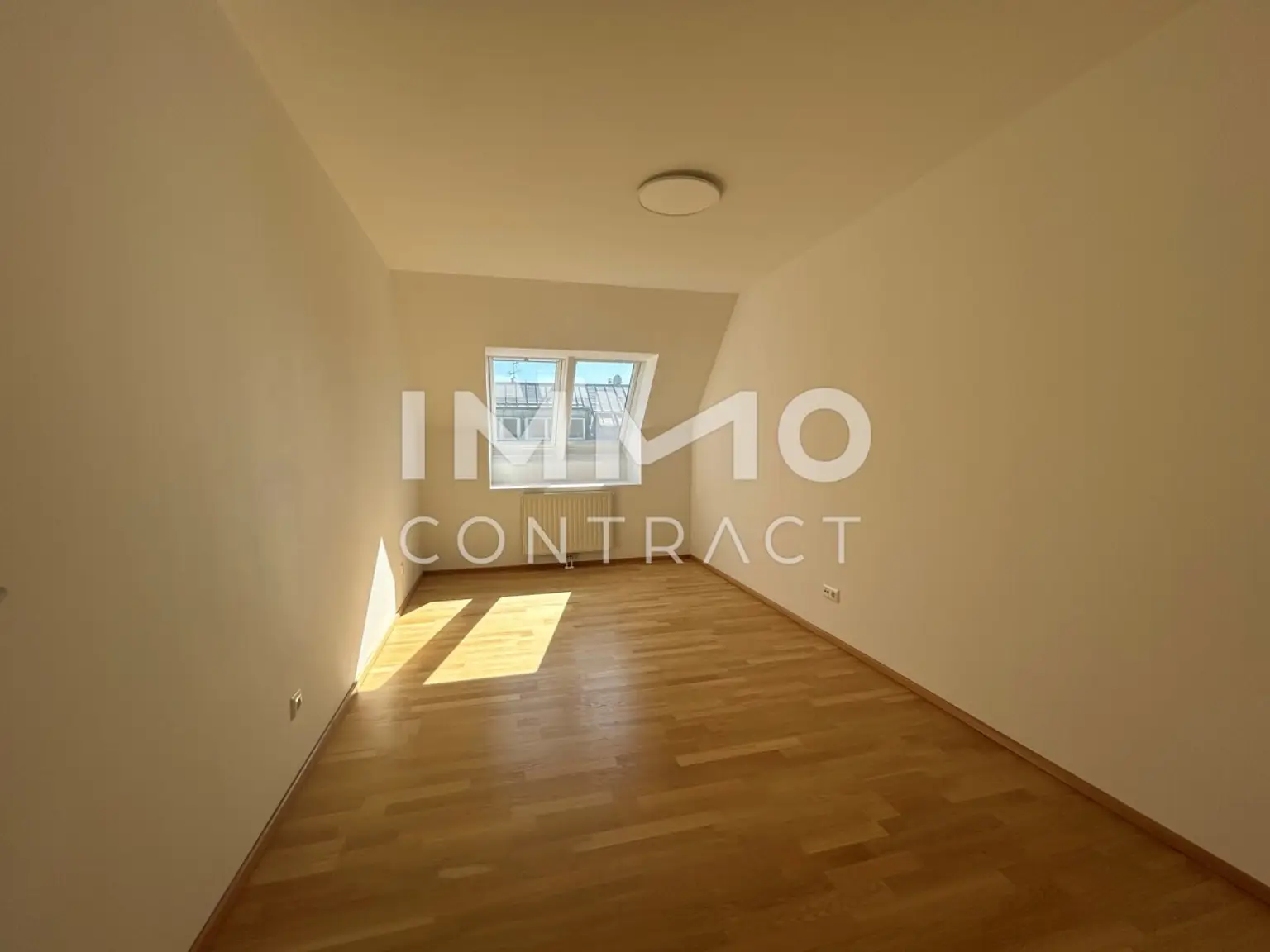 ERSTBEZUG -  4 Zimmer DG Wohnung mit Freifläche